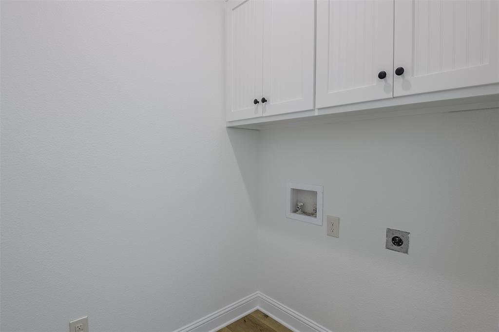 138 Zmolek Road Alma, TX 75119 - Photo 15 of 29 a view of cabinets