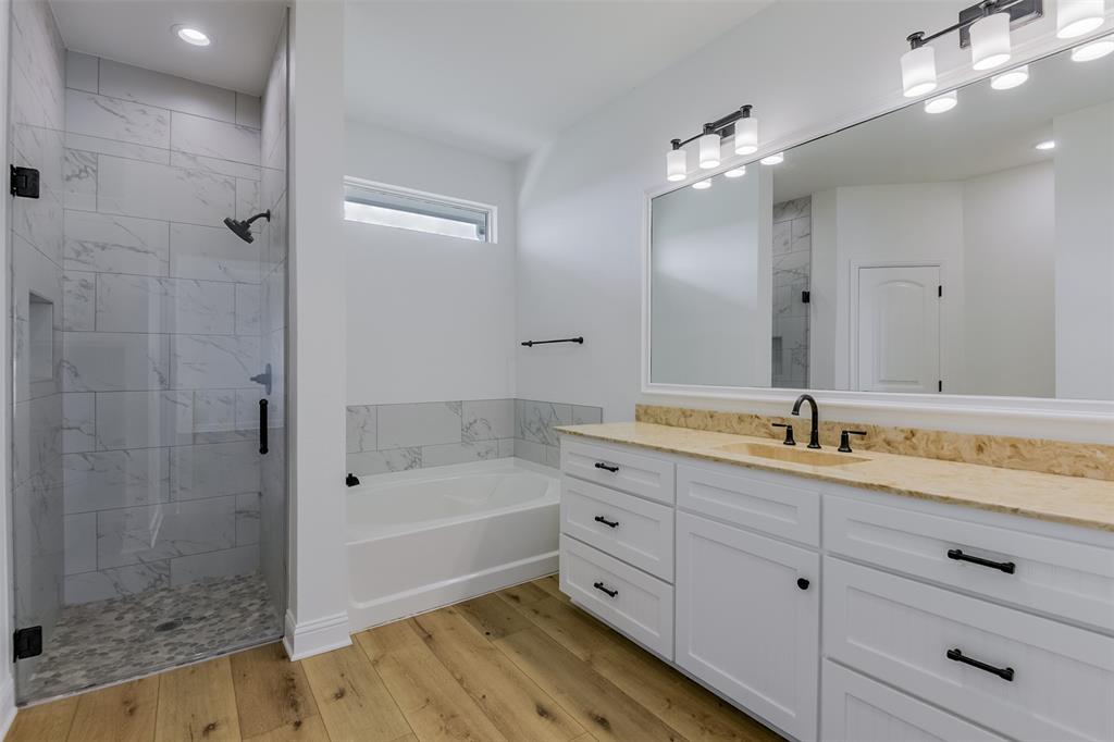 138 Zmolek Road Alma, TX 75119 - Photo 18 of 29 a bathroom with a tub sink and mirror