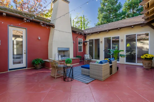 $889,000 | 11 Ost Place, Sacramento, CA 95835