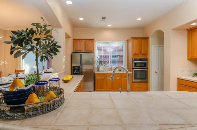 $889,000 | 11 Ost Place, Sacramento, CA 95835