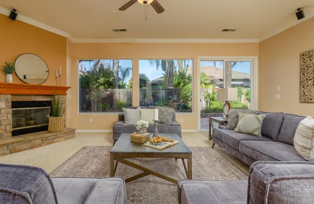 $889,000 | 11 Ost Place, Sacramento, CA 95835