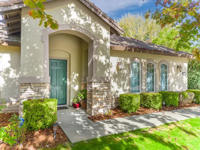 $889,000 | 11 Ost Place, Sacramento, CA 95835