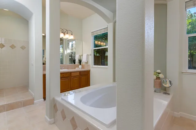 $889,000 | 11 Ost Place, Sacramento, CA 95835