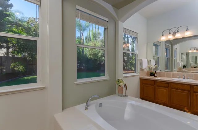 $889,000 | 11 Ost Place, Sacramento, CA 95835