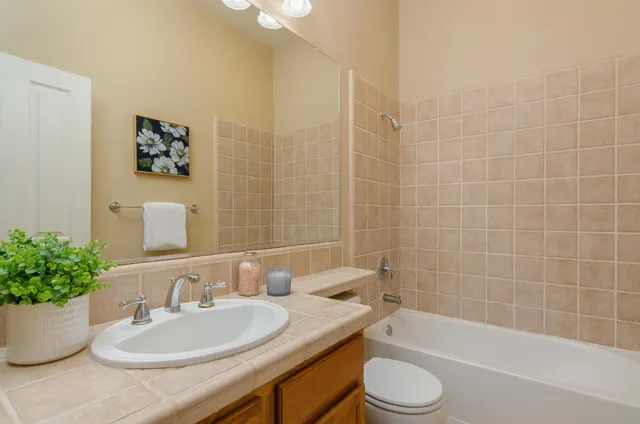 $889,000 | 11 Ost Place, Sacramento, CA 95835