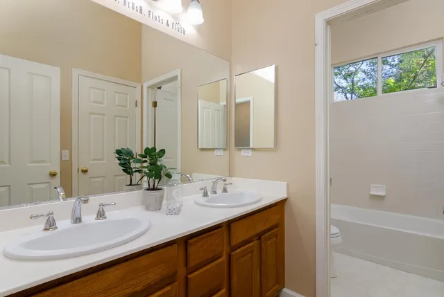 $889,000 | 11 Ost Place, Sacramento, CA 95835