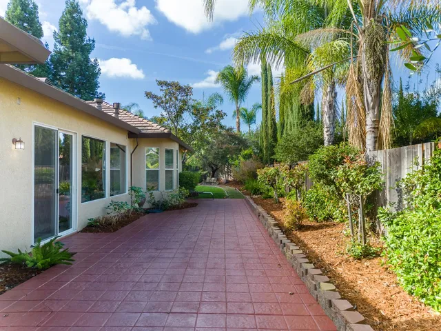 $889,000 | 11 Ost Place, Sacramento, CA 95835