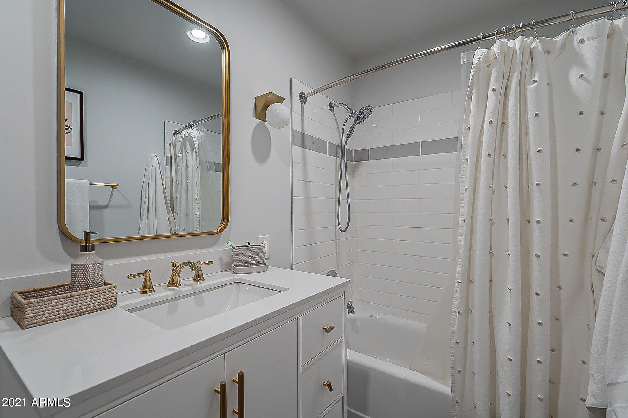 8032 North 10th Street Phoenix, AZ 85020 - Photo 30 of 42 Guest Bath