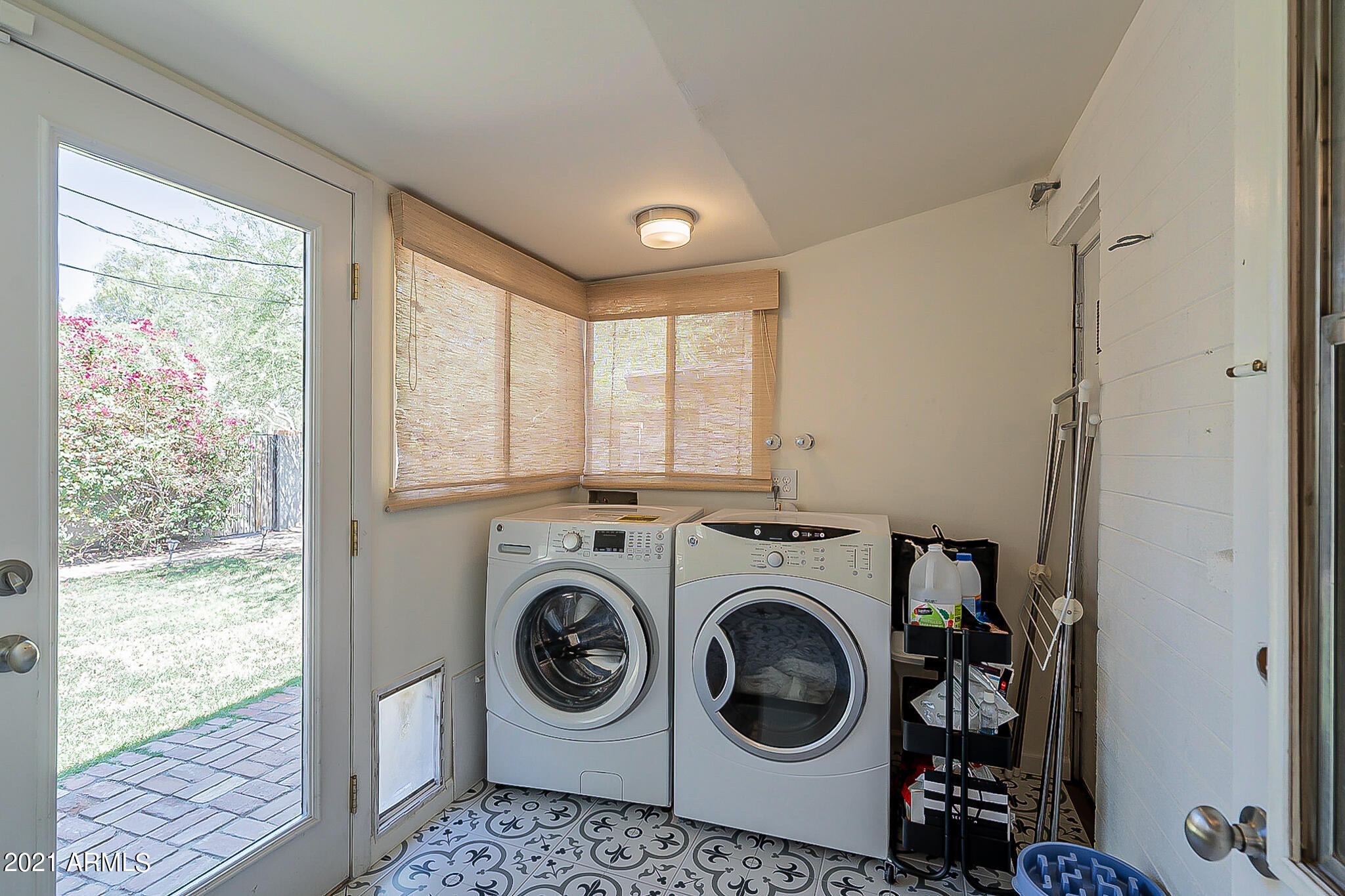 8032 North 10th Street Phoenix, AZ 85020 - Photo 31 of 42 Laundry