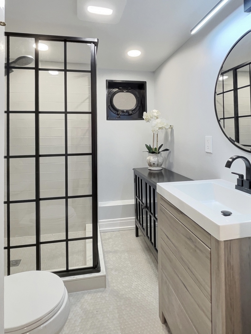 3745 North Seminary Avenue, Unit 1 Chicago, IL 60613 - Photo 17 of 26