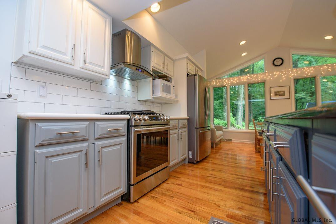37 Devon Road Bethlehem, NY 12054 - Photo 4 of 21 Photo 4