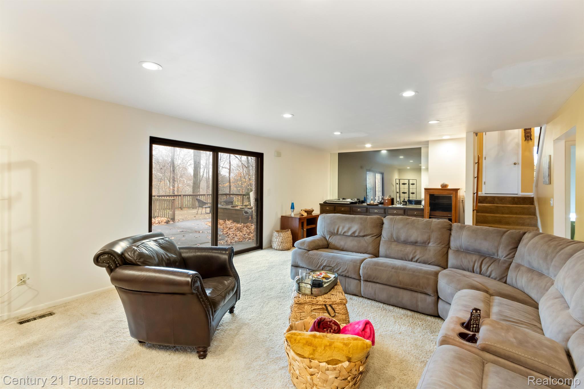 28664 West 12 Mile Road Farmington, MI 48334 - Photo 34 of 49 Family Room ~ another view of its spaciousness