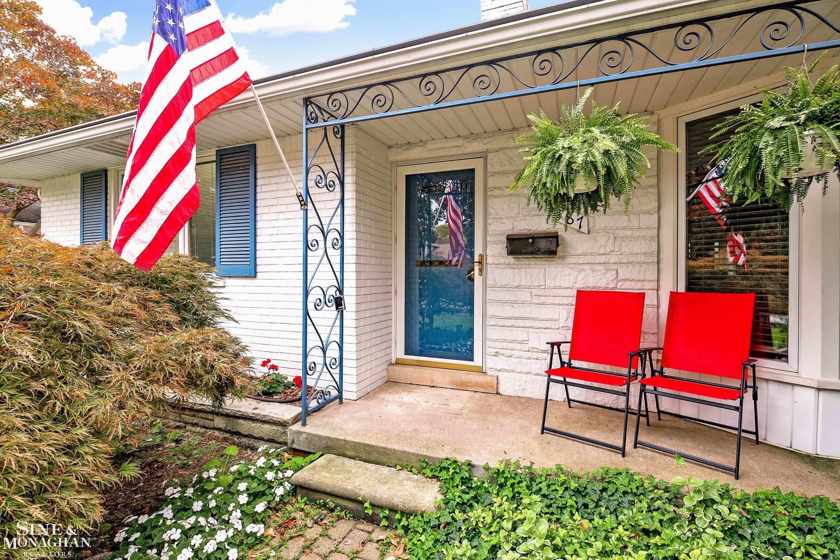 187 Ridgemont Road Grosse Pointe, MI 48236 - Photo 9 of 11 50092781-8.JPG