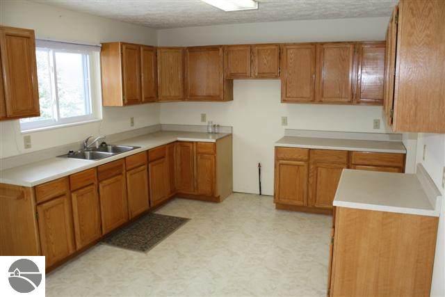 4664 Kast Road Benzonia, MI 49616 - Photo 6 of 15 1699761-5.JPG