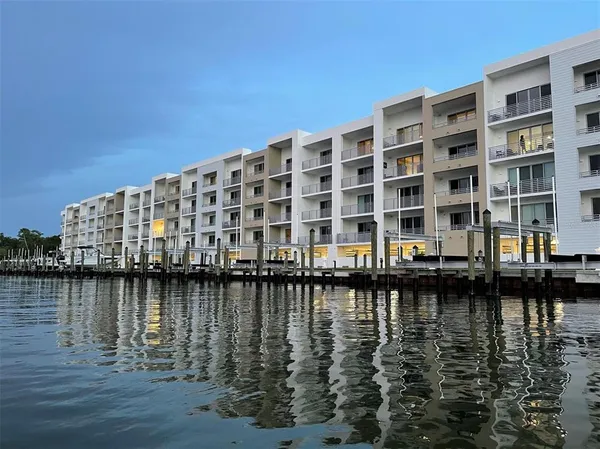 $3,400 | 1709 North Tamiami Trail, Unit 213, Sarasota, FL 34236