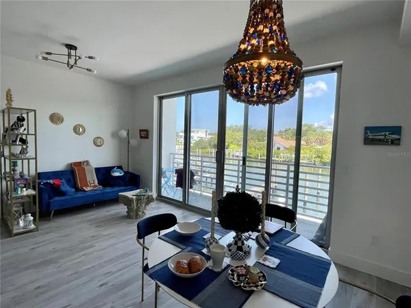 $3,400 | 1709 North Tamiami Trail, Unit 213, Sarasota, FL 34236