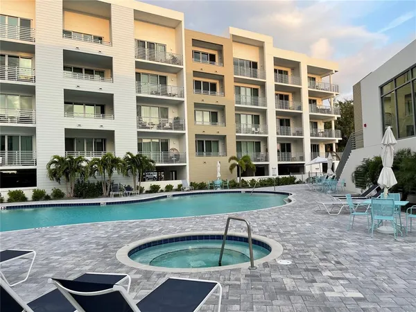 $3,400 | 1709 North Tamiami Trail, Unit 213, Sarasota, FL 34236