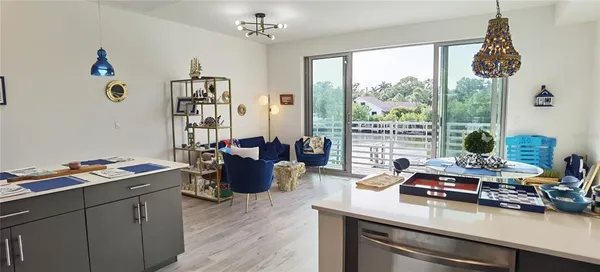 $3,400 | 1709 North Tamiami Trail, Unit 213, Sarasota, FL 34236