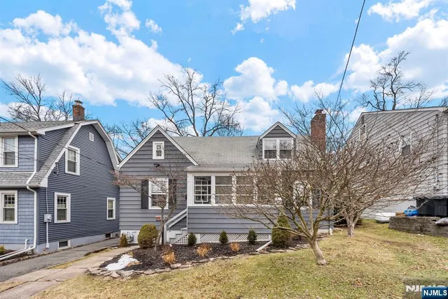 $2,100 | 182 Woodland Avenue, Unit 2, Verona, NJ 07044