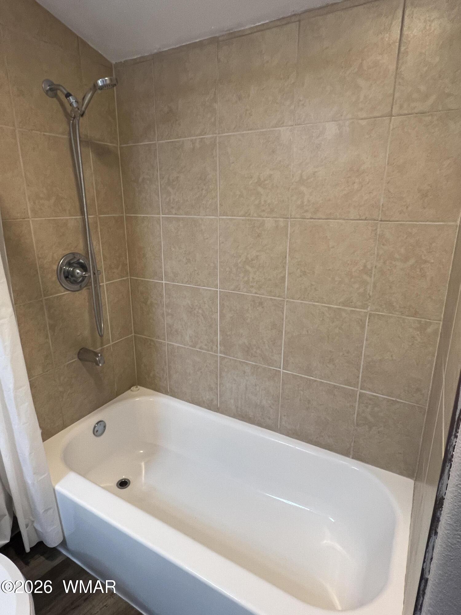 689 Old Woodruff Road Snowflake, AZ 85937 - Photo 26 of 40 Bathroom Upstairs