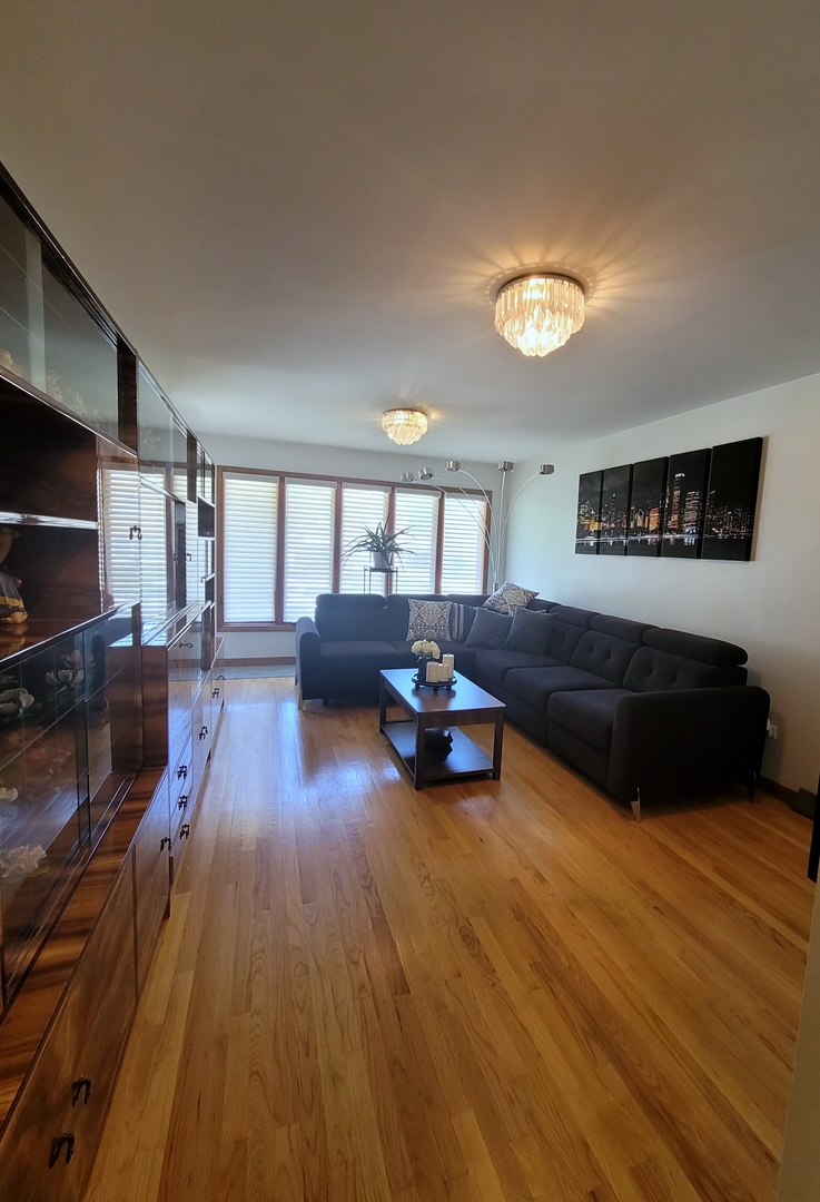 7043 40th Street Berwyn, IL 60402 - Photo 3 of 24