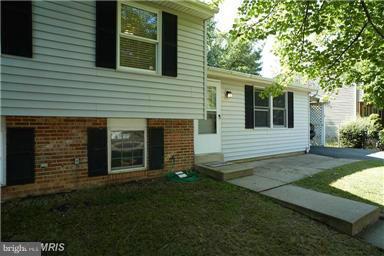 124 North Harrison Road Sterling, VA 20164 - Photo 16 of 22 Exterior (Front)