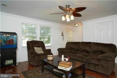 124 North Harrison Road Sterling, VA 20164 - Photo 18 of 22 Living Room