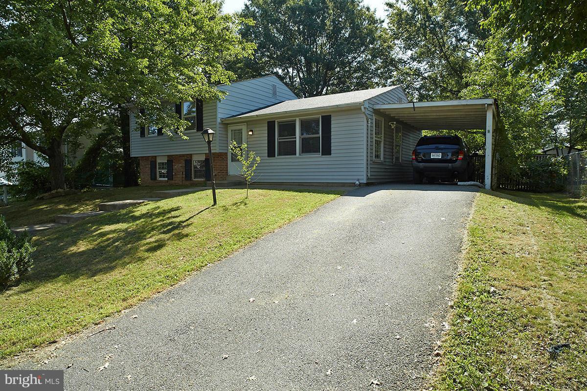 124 North Harrison Road Sterling, VA 20164 - Photo 20 of 22 Exterior (Front)
