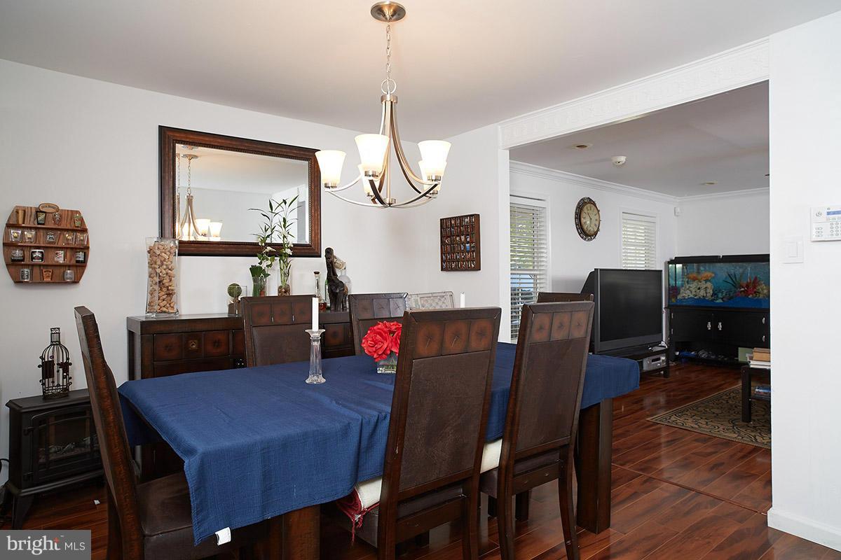 124 North Harrison Road Sterling, VA 20164 - Photo 5 of 22 Dining Room