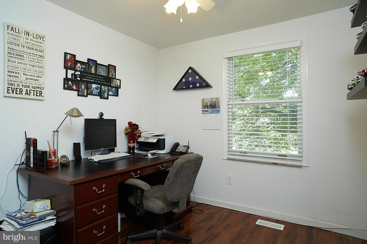 124 North Harrison Road Sterling, VA 20164 - Photo 6 of 22 Bedroom