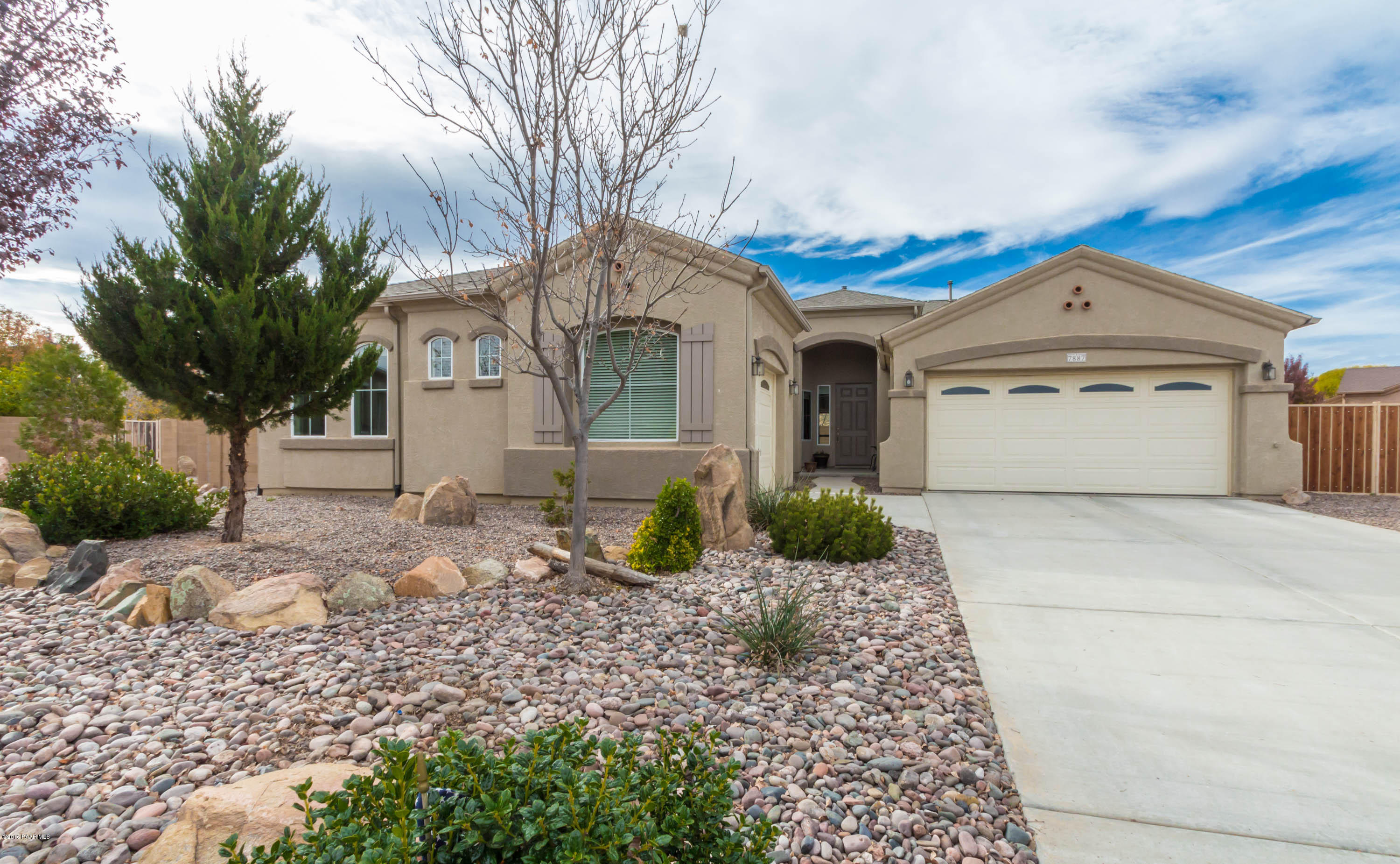 7887 East Mesteno Road Prescott Valley, AZ 86315 - Photo 2 of 30 a front view of a house with a yard