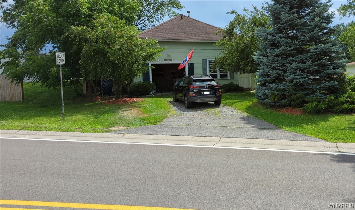 1927 Center Road, West Seneca, NY 14224 Compass