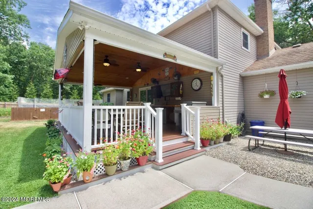 a view of a house with a small yard and plants