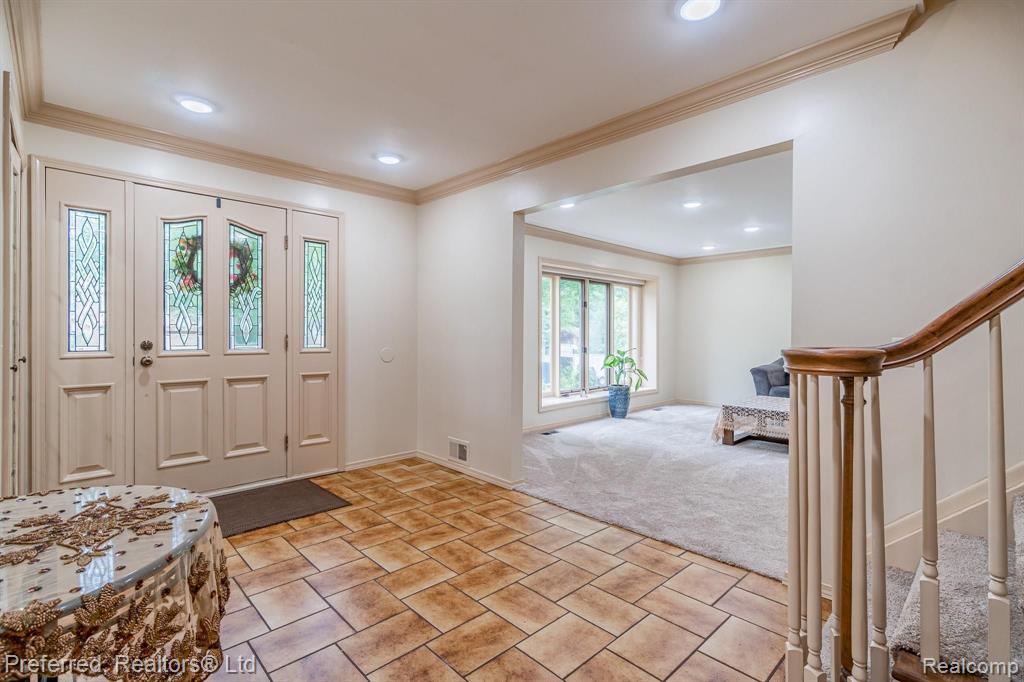 30210 High Valley Road Farmington Hills, MI 48331 - Photo 3 of 40