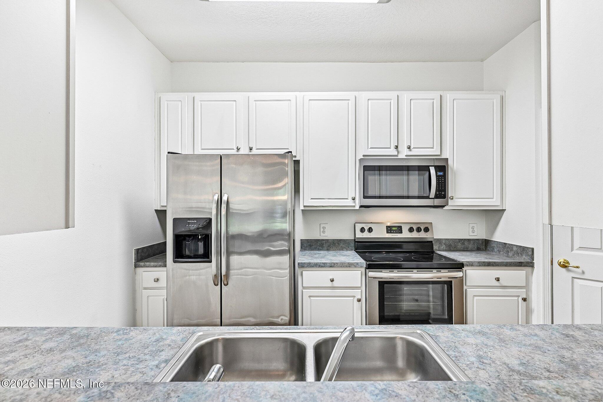 10550 Baymeadows Road, Unit 303 Jacksonville, FL 32256 - Photo 9 of 41 Kitchen