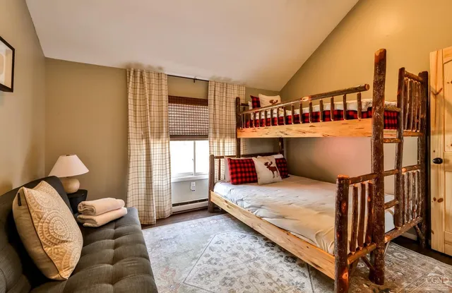 a view of an entryway with livingroom