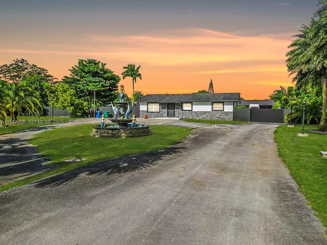 $1,000,000 | 15305 Southwest 209th Avenue, Miami, FL 33187