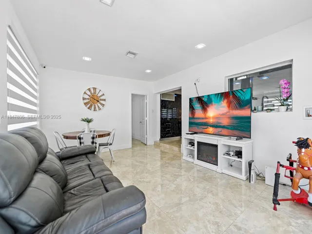 $1,000,000 | 15305 Southwest 209th Avenue, Miami, FL 33187