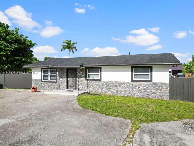 $1,000,000 | 15305 Southwest 209th Avenue, Miami, FL 33187