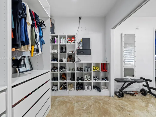 $1,000,000 | 15305 Southwest 209th Avenue, Miami, FL 33187