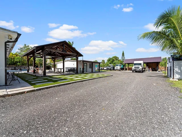 $1,000,000 | 15305 Southwest 209th Avenue, Miami, FL 33187