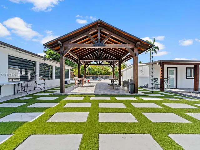 $1,000,000 | 15305 Southwest 209th Avenue, Miami, FL 33187