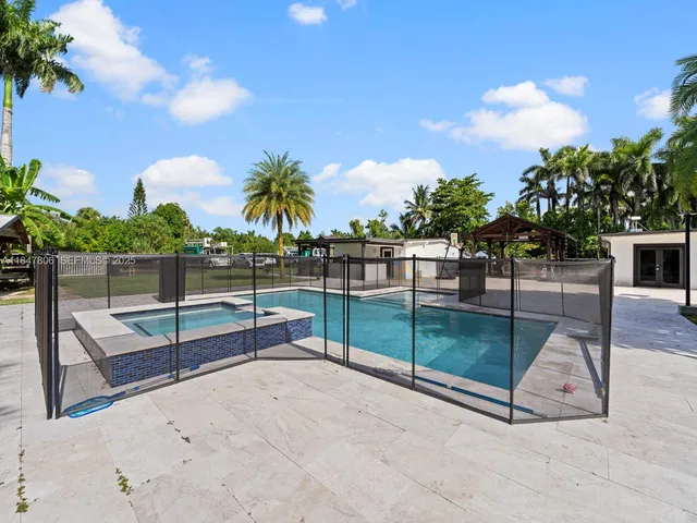 $1,000,000 | 15305 Southwest 209th Avenue, Miami, FL 33187