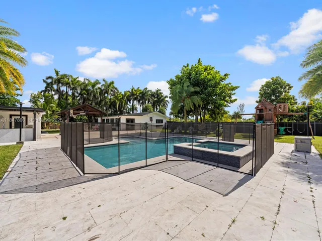 $1,000,000 | 15305 Southwest 209th Avenue, Miami, FL 33187