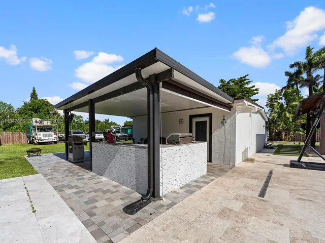 $1,000,000 | 15305 Southwest 209th Avenue, Miami, FL 33187