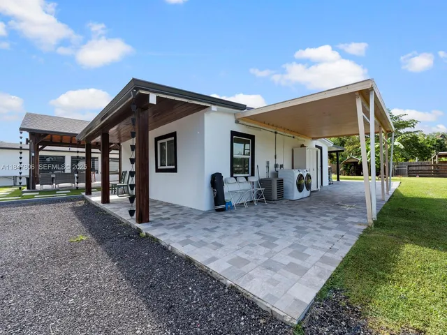 $1,000,000 | 15305 Southwest 209th Avenue, Miami, FL 33187