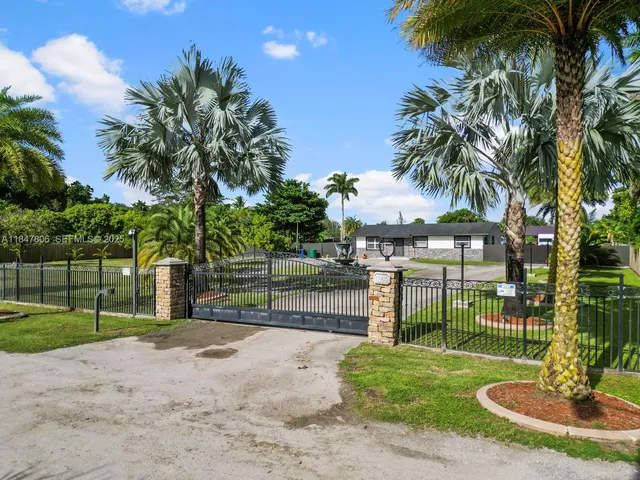 $1,000,000 | 15305 Southwest 209th Avenue, Miami, FL 33187