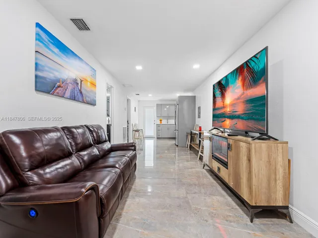 $1,000,000 | 15305 Southwest 209th Avenue, Miami, FL 33187