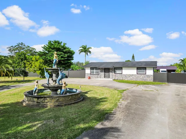 $1,000,000 | 15305 Southwest 209th Avenue, Miami, FL 33187
