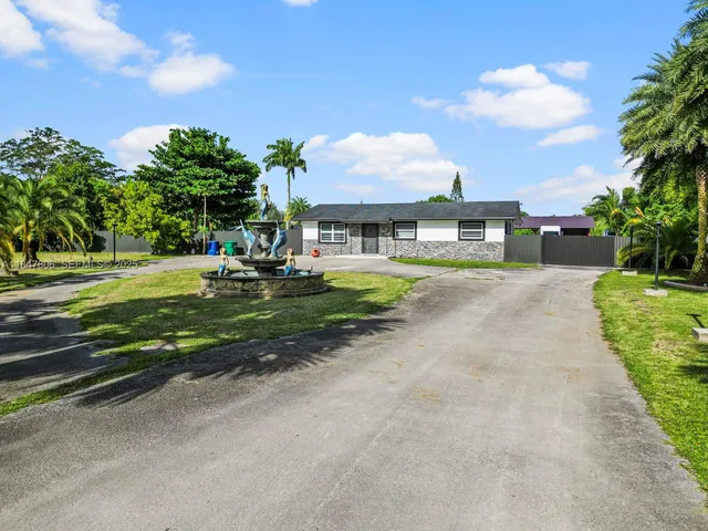 $1,000,000 | 15305 Southwest 209th Avenue, Miami, FL 33187